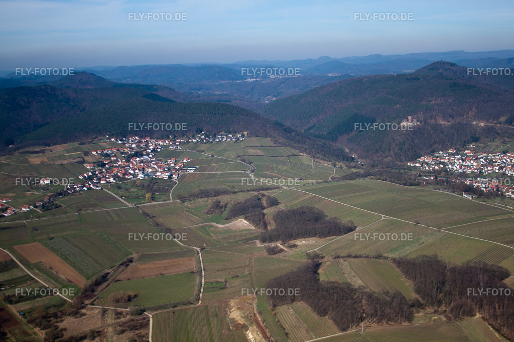 Ortsansicht | Luftbild: Ortsansicht im Ortsteil Gleiszellen in Gleiszellen-Gleishorbach im Bundesland Rheinland-Pfalz in Deutschland. Foto: IMG_38342.jpg vom 20.03.2011 durch Werner Riehm/FLY-FOTO.de - Realisiert mit Pictrs.com