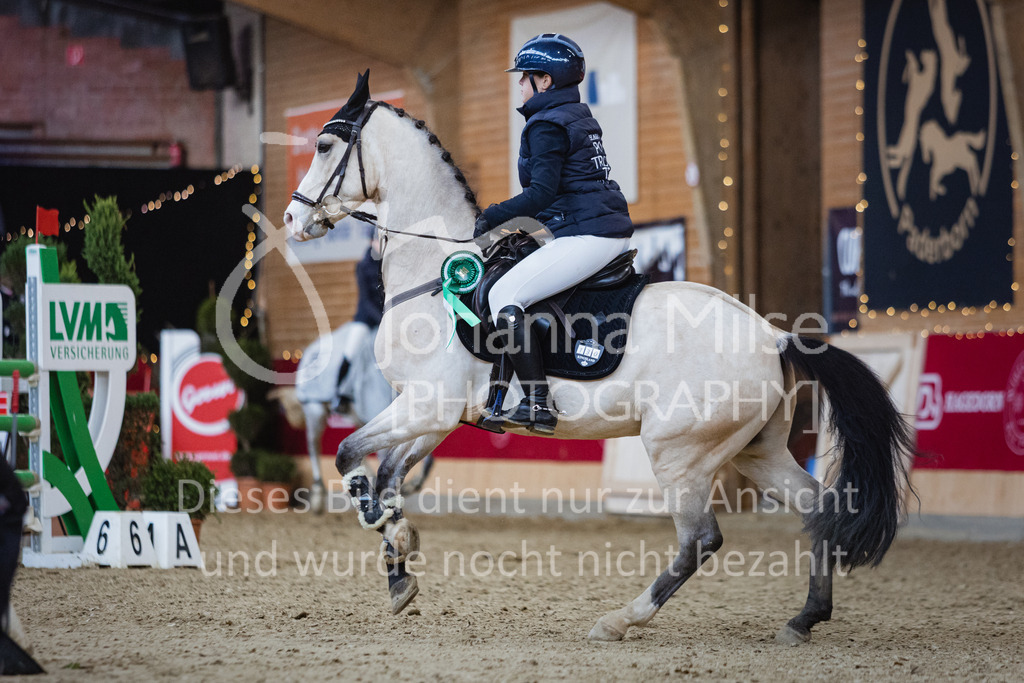 221127_Winterfestival_L-Spr_HPTTY-301 | Deine schönsten Turniermomente als professionelle Fotos! Entdecke hochwertige Pferdesport-Fotografie im Online-Shop. Jetzt Fotos finden & bestellen!