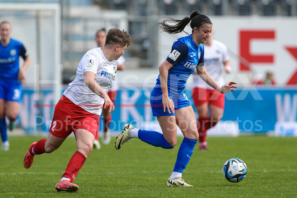 Fussball, 2. Frauen-Bundesliga, SV Meppen - SC Sand | v.li.: Fabienne Walaschewski (SC Sand, 2) und Vildan Kardesler (SV Meppen, 27) im Zweikampf, Duell, Dynamik, Aktion, Action, Spielszene, DIE DFB-RICHTLINIEN UNTERSAGEN JEGLICHE NUTZUNG VON FOTOS ALS SEQUENZBILDER UND/ODER VIDEOÄHNLICHE FOTOSTRECKEN. DFB REGULATIONS PROHIBIT ANY USE OF PHOTOGRAPHS AS IMAGE SEQUENCES AND/OR QUASI-VIDEO.