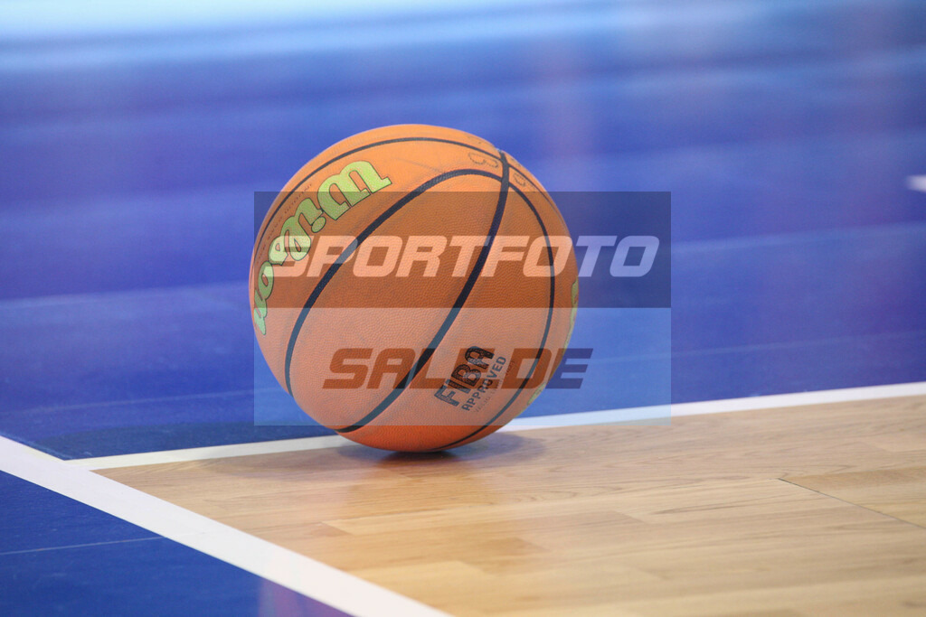 Phoenix Hagen - Dresden Titans | Basketball, Spielgerät, Ball - © Sportfoto-Sale (MK) - Realisiert mit Pictrs.com