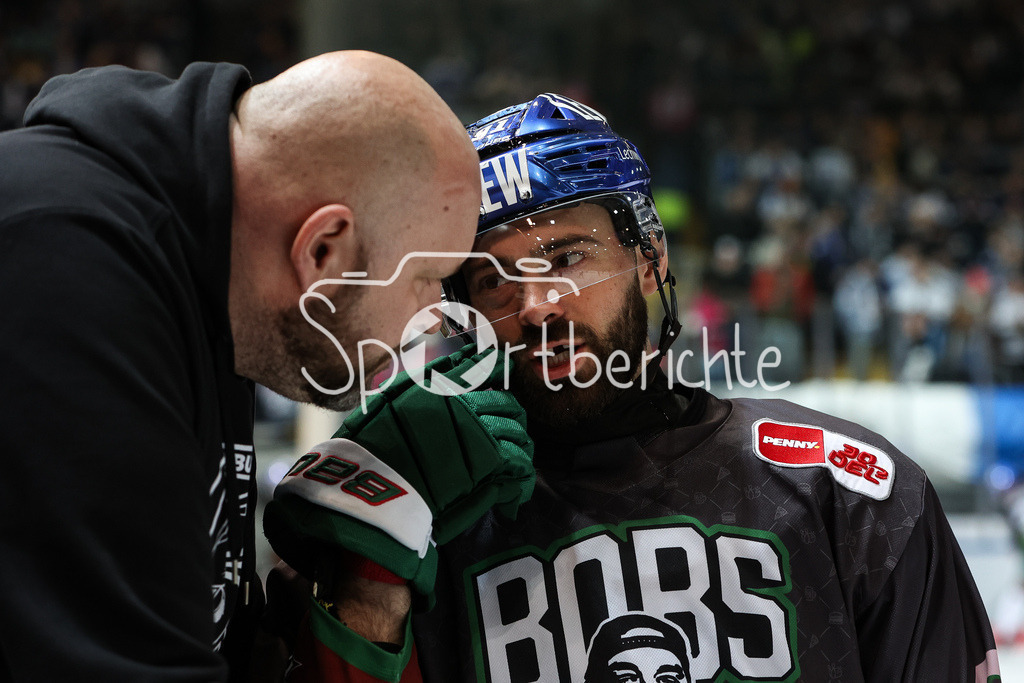 EHC München - Augsburger Panther | beim warmmachen Luke ESPOSITO (AEV #91)