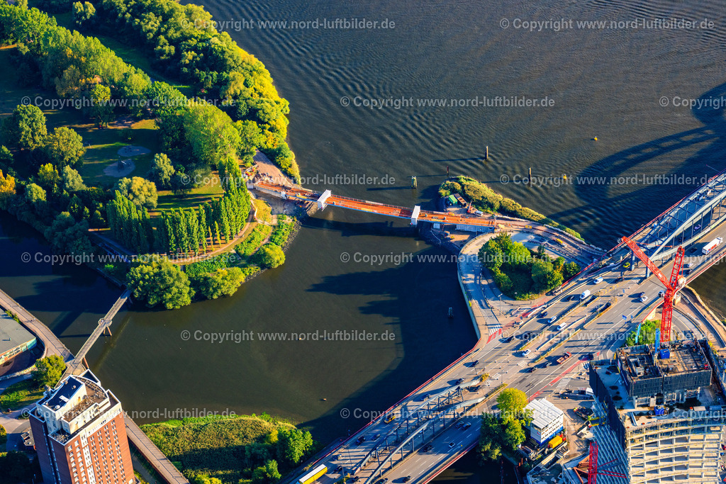 Hamburg_Rothenburgort_Elbower_Entenwerder_Brücken_Baustelle_ELS_3612190925 | HAMBURG 19.09.2025 Brückenbauwerk entlang der Veddeler Brückenstraße über der Elbe im Ortsteil Rothenburgsort in Hamburg, Deutschland. // Bridge structure along Veddeler Brueckenstrasse over the Elbe in the Rothenburgsort district of Hamburg, Germany. Foto: Martin Elsen