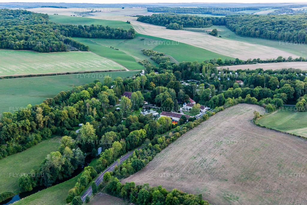 Vue aérienne: Camping SAS Forge de Sainte Marie à Thonnance-les-Moulins dans le département Haute Marne, France – .Photo: IMG_134339.jpg prise le 03/09/2022 par Werner Riehm/FLY-FOTO.eu – Résolution de l'original: 5341 x 3561 px – Camping CLICOCHIC Forge Sainte Marie