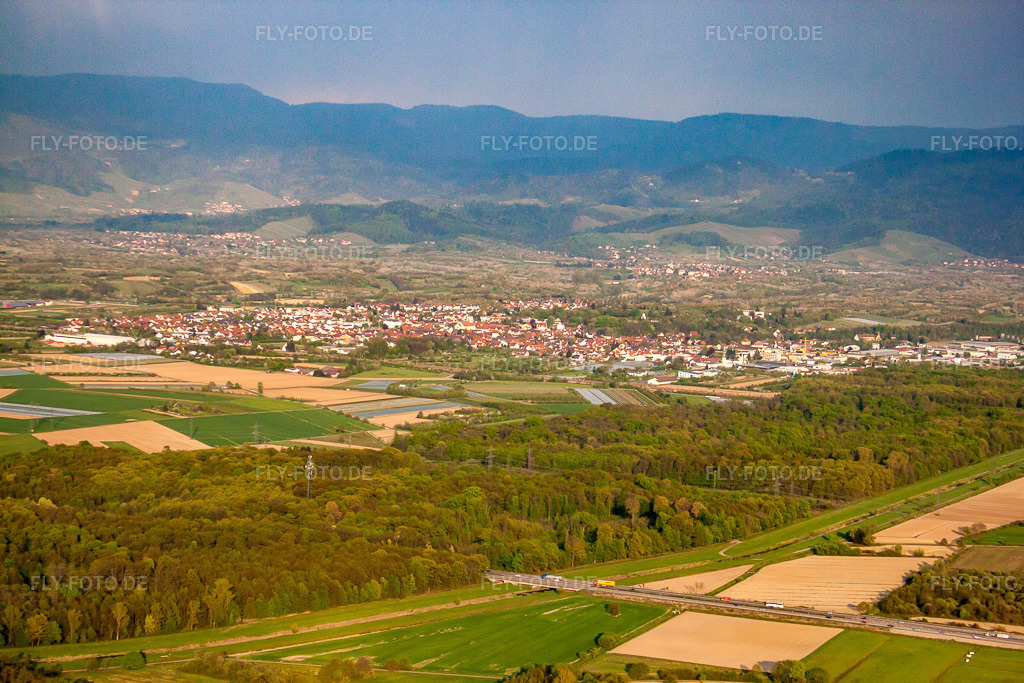 Luftbild: Ortsansicht von Südwesten in Renchen im Bundesland Baden-Württemberg in Deutschland. Foto: IMG_39580.jpg vom 14.04.2011 durch Werner Riehm/FLY-FOTO.de