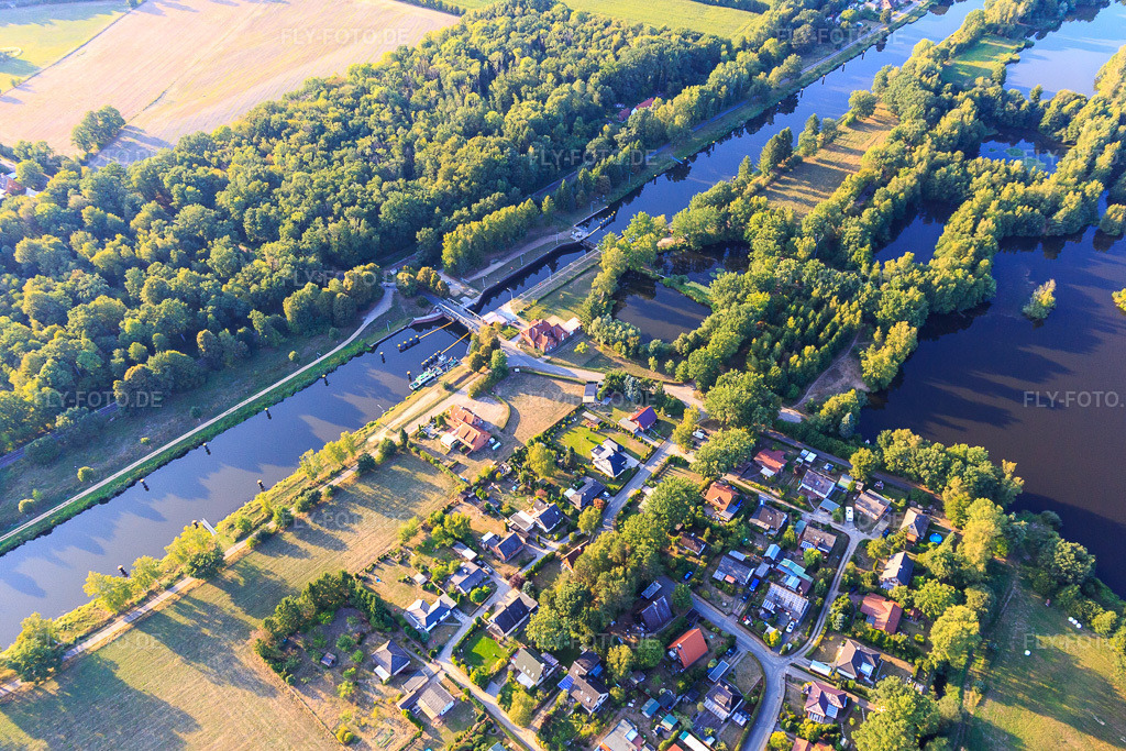 Luftbild: Schleuse Witzeeze am Elbe-Lübeck-Kanal in Witzeeze im Bundesland Schleswig-Holstein in Deutschland. – Foto: IMG_110477.jpg vom 21.08.2018 durch Werner Riehm/FLY-FOTO.de – Auflösung des Originals: 4822 x 3214 px – ELWIS - ELWIS