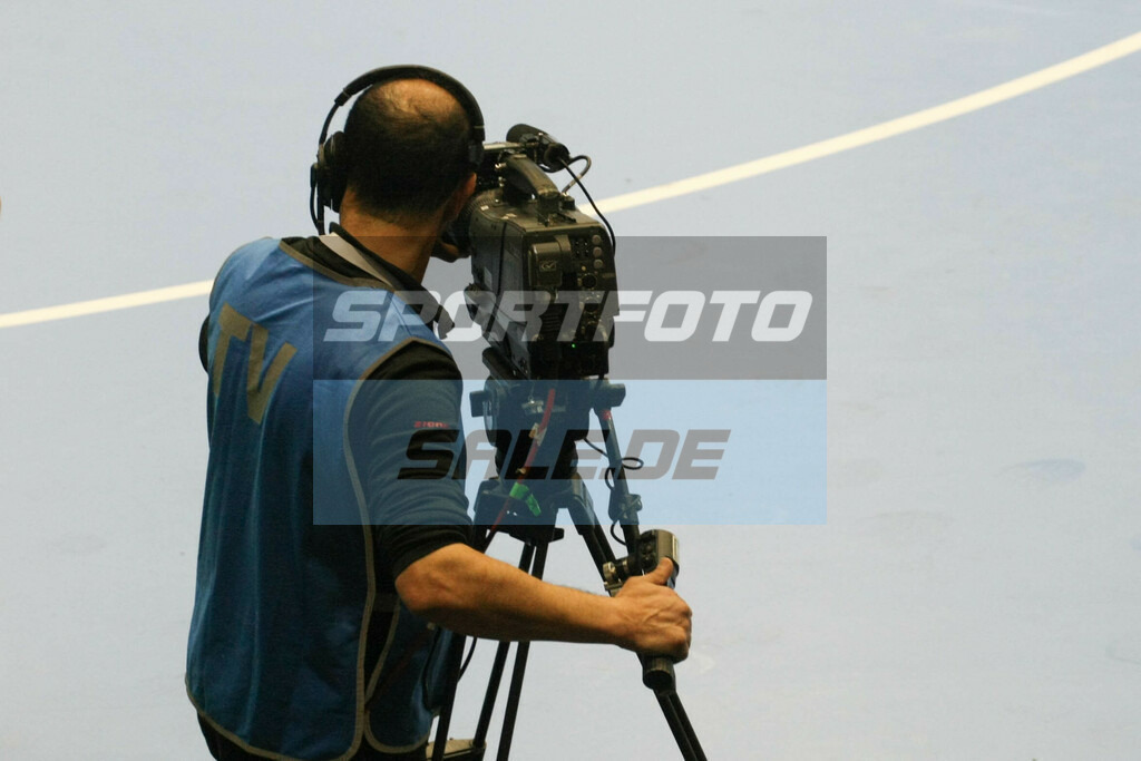 VFL Gummersbach - Füchse Berlin | Kameramann - © Sportfoto-Sale (MK) - Realisiert mit Pictrs.com