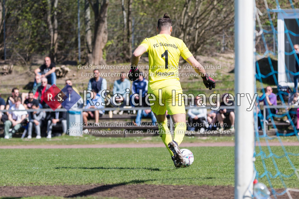 Fußball, Saison 2021/22, Oberliga Abstiegsrunde, Lohbrügge - Süderelbe, Binnenfeldredder (Hamburg), 18.04.2022, 12. Spieltag | Mauro Leonardo Alcaraz Paramidani (#1, Süderelbe, Torwart)