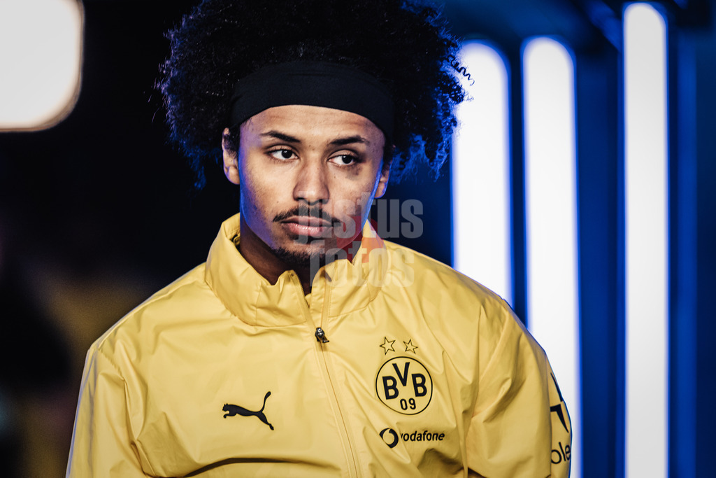 Fußball | Männer | Saison 2025/2026 | 1. Fußball-Bundesliga | 10. Spieltag | Hamburger SV vs. Borussia Dortmund | 08.11.2025 | Karim Adeyemi (#27, Borussia Dortmund) Einlauf ins Stadion