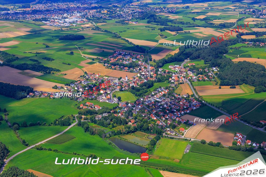 Die Luftaufnahme der Stadt Kleinsendelbach wurde 2017 vom Flugzeug heraus erstellt ( keine Drohne )- hohe Auflösung für beste Qualität