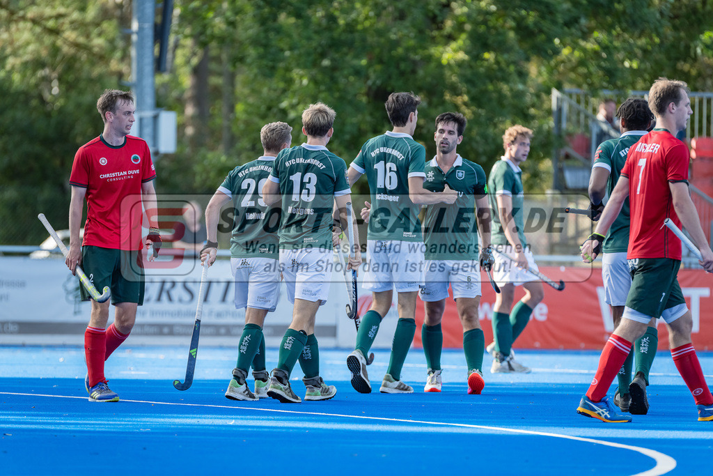 HK_20231007_105269 | 1.Bundesliga Herren Crefelder HTC - Uhlenhorst Mülheim am 7.10.2023 CHTC, Krefeld , Malte Hellwig ( Uhlenhorst Mülheim #29 ) , Henrik Mertgens ( Uhlenhorst Mülheim #13 ) , Robert Duckscheer ( Uhlenhorst Mülheim #16 ) , Lukas Windfeder ( UHlenhorst Mülheim )