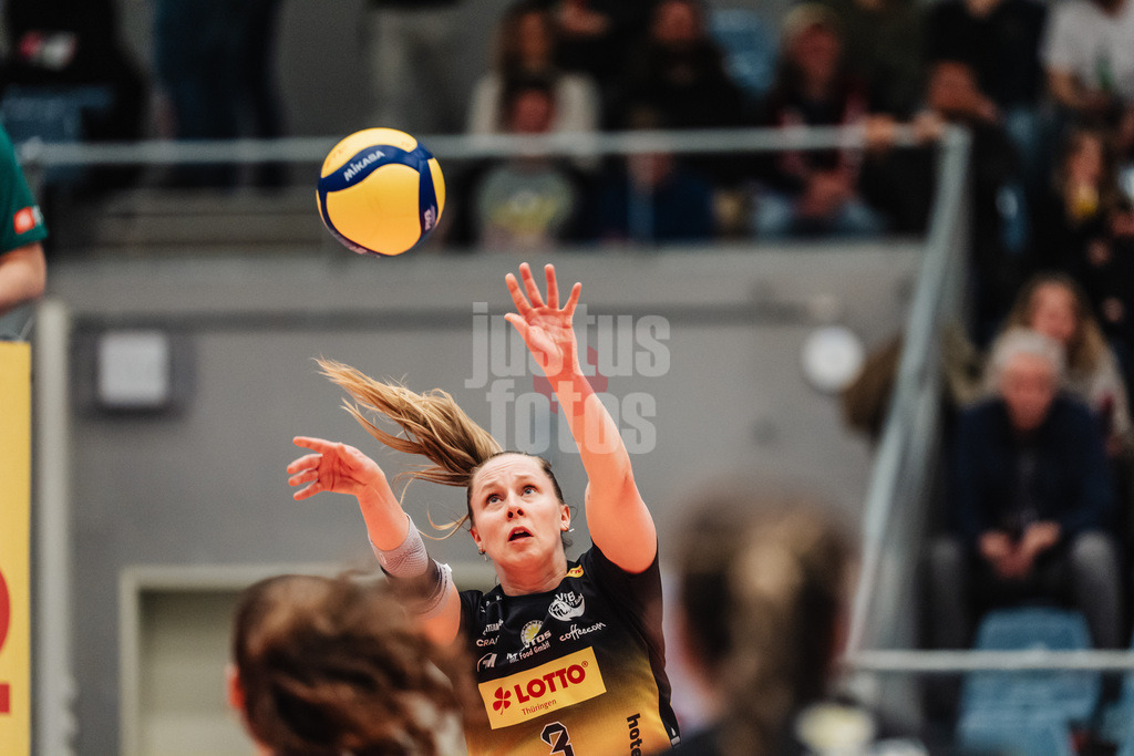Volleyball | Frauen | Saison 2025/2026 | Volleyball Bundesliga | ETV Hamburger Volksbank Volleys vs. VfB Suhl LOTTO Thüringen | 07.03.2026 | Zuspiel von Lara Nagels (#3, VfB Suhl LOTTO Thüringen)