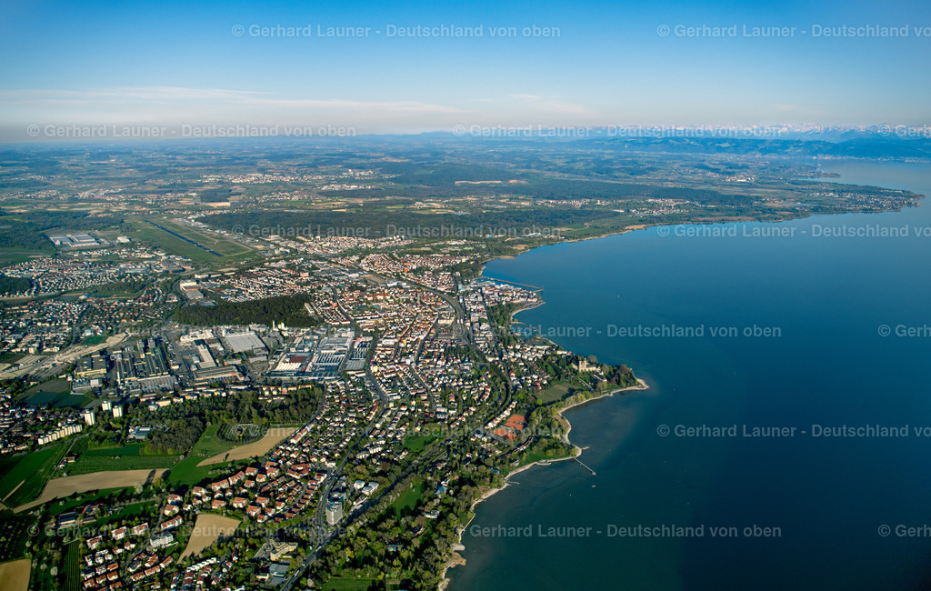 4024462 | FRIEDRICHSHAFEN 15.04.2020 Ortskern am Uferbereich des Bodensee im Ortsteil Windhaig in Friedrichshafen im Bundesland Baden-Württemberg, Deutschland. // Village on the banks of the area of Lake of Constance in the district Windhaig in Friedrichshafen in the state Baden-Wurttemberg, Germany. Foto: Gerhard Launer