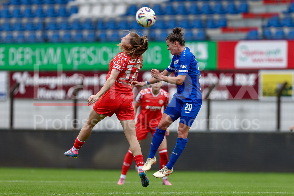 Fussball, 2. Frauen-Bundesliga, SV Meppen - 1. FSV Mainz 05 | v.li.: Maja Pageler (1. FSV Mainz 05, 37) und Chantal Schouwstra (SV Meppen, 20) im Kopfballduell, Kopfball, Zweikampf, Action, Aktion, Spielszene, DIE DFB-RICHTLINIEN UNTERSAGEN JEGLICHE NUTZUNG VON FOTOS ALS SEQUENZBILDER UND/ODER VIDEOÄHNLICHE FOTOSTRECKEN. DFB REGULATIONS PROHIBIT ANY USE OF PHOTOGRAPHS AS IMAGE SEQUENCES AND/OR QUASI-VIDEO.