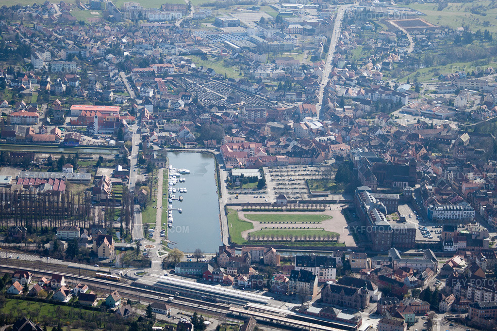 Aerial view: View of the town in Saverne in the state Bas-Rhin, France. – Photo: IMG_38544.jpg taken on 03/20/2011 by Werner Riehm/FLY-FOTO.com – Resolution of the original: 4752 x 3168 px