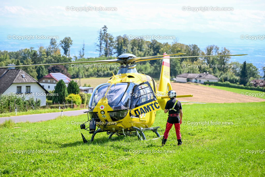 Rettungshubschrauber_ Helikopter_ 28.08.2025-9 | 28.08.2025, Oberoesterreich, AUT, Rettungshubschrauber, im Bild Themenbild, Rettungshubschrauber, Helikopter, Christophorus, OeAMTC, Rotes Kreuz, Krankentransport, Notarzt, Einsatz, Rettungsteam, Sanitaeter, Notruf 144, Landung, Start, Flug, Heli, Pilot, Notfall, Luftrettung, medizinischer Einsatz, Hubschrauberflug, Einsatzfahrzeug, schnelle Hilfe, Notarzthubschrauber, gelber Helikopter, oesterreichisches Rotes Kreuz, Himmel, Flugrettung, Gesundheitsversorgung, Erste Hilfe aus der Luft, Feature, Symbolbild