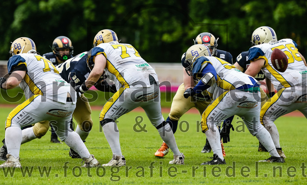 2022-05-29_161_Erding_Bulls_gegen_Nuernberg_Rams | Erding, Deutschland, 29.05.2022:
Fußball, Regionalliga 2022, 5. Spieltag, Erding Bulls gegen Nürnberg Rams, Endergebnis: 10:16

Foto: Christian Riedel / fotografie-riedel.net