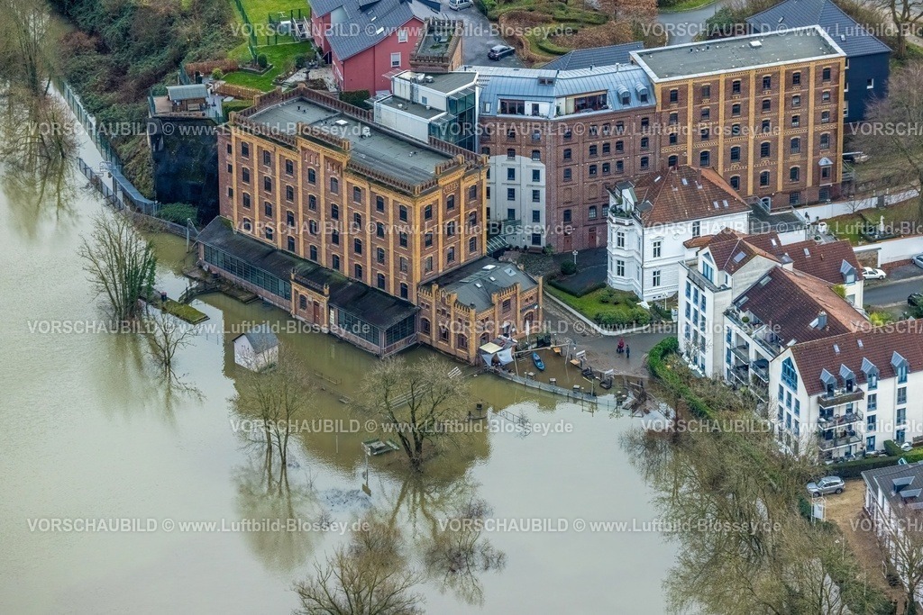 Hattingen231202319Ruhr-topaz | Luftbild, Ruhrhochwasser, Weihnachtshochwasser 2023, Fluss Ruhr tritt nach starken Regenfällen über die Ufer, Überschwemmungsgebiet am Hotel Birschel-Mühle, Kanu am Hotel, Baak, Hattingen, Ruhrgebiet, Nordrhein-Westfalen, Deutschland