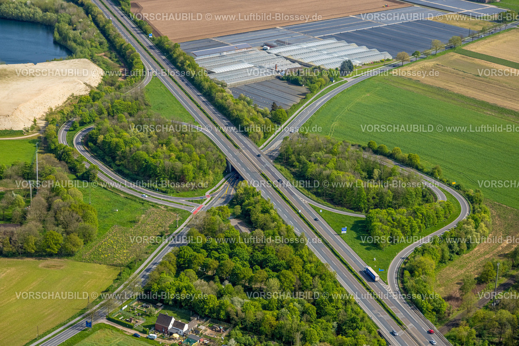 Weeze240402703 | Luftbild, Autobahnkreuz Goch der Autobahn A57 und Gocher Straße Bundesstraße B67 und B9, Straßenverkehr, Gewächshäuser, Höst, Weeze, Niederrhein, Nordrhein-Westfalen, Deutschland