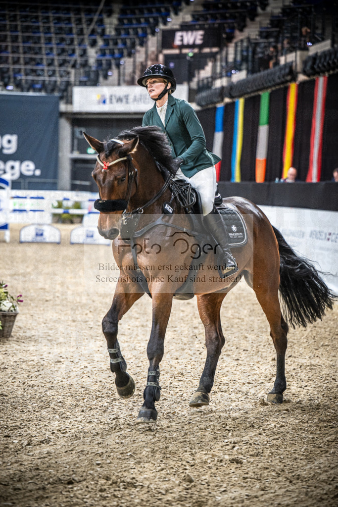 DOS_1937 | Entdecke hochwertige Reitturnierfotos von Foto Oger. Professionell, emotional und authentisch – jetzt Lieblingsmomente im Shop bestellen.Deutschlandweite Turnierfotografie. - Realisiert mit Pictrs.com