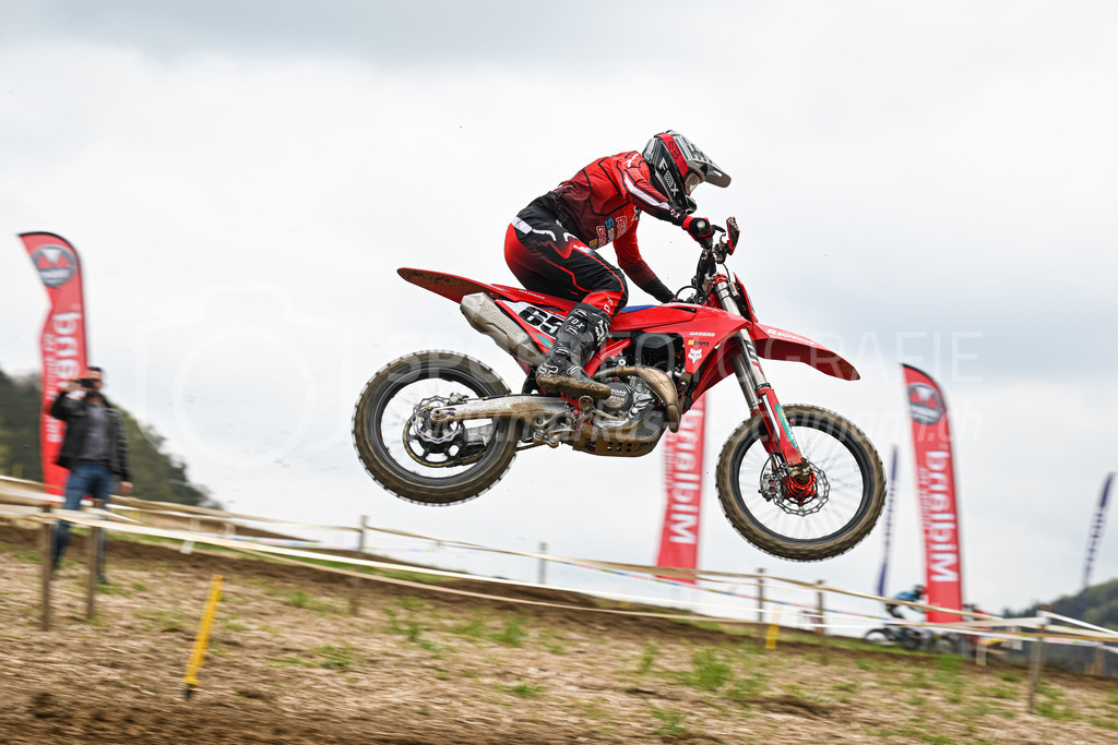 Motocross Schlatt bei Winterthur - 30. April 2023 | #65 Scheiben Robin aus Sulgen (CH) auf GASGAS in der Kategorie ProRace Serie am Motocross Schlatt bei Winterthur, 30. April 2023. 
Instagram: @mx_schlatt | @mc_wila | @sam_schweiz
Bild: Sportfotografie Markus Aeschimann | www.markus-aeschimann.ch - Realisiert mit Pictrs.com