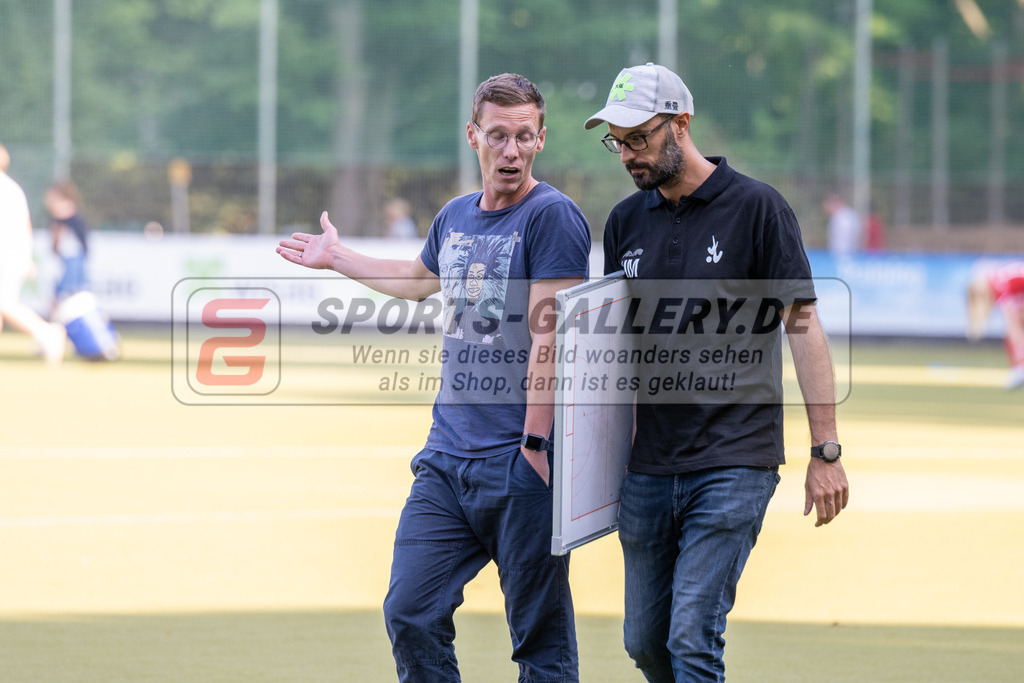 SFE_20220903_0093 | Hector Martinez ( Trainer TSV Mannheim ) Klaus Holzmüller ( Co-Trainer TSV Mannheim )  ; 1. Bundesliga Hockey Herren Rot-Weiss Köln - TSV Mannheim am 03.09.2022 in Köln (KTHC Stadion Rot-Weiss Köln Tennis and Hockey Club), Photo: Stephan Fehrmann 2022 (Sports-Gallery)