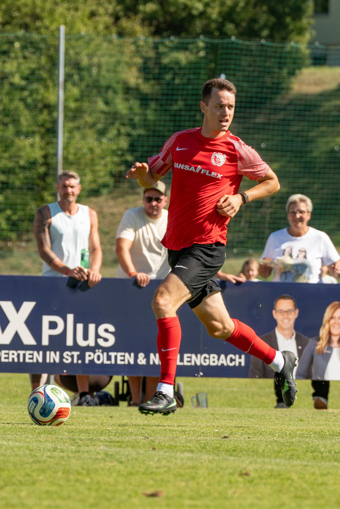 Spiel-0311_Legenden ASK-RAPID | Fotodoku 80 Jahre ASK-Loosdorf: Legendenmatch ASK-Loosdorf - Rapid WIENSponsoren, Mannschaften, Begrüßung, Interviews, das Spiel, Besucher, Fans, Stimmung.