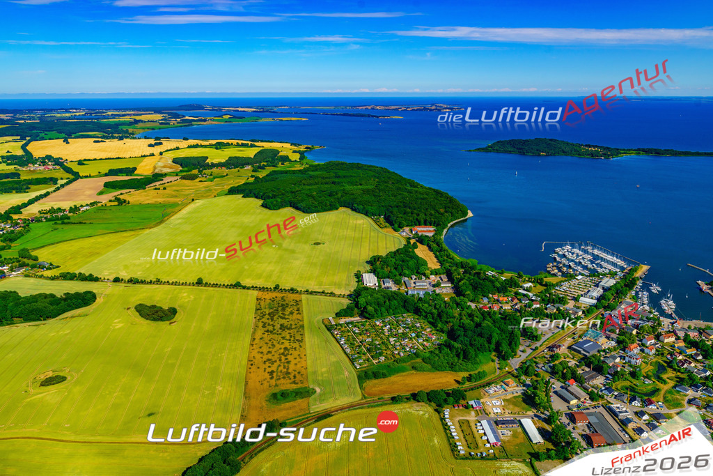 Die Luftbildaufnahme Lauterbach - Putbus wurde 2018 mittels Flugzeug (keine Drohne) erstellt. Perfekte Schärfe und Druck- Auflösung- Garantiert!