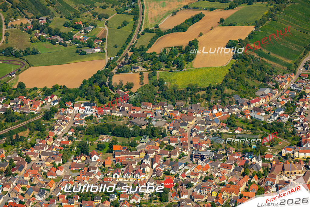 Das Luftbild zeigt :  Sulzfeld - Die Luftaufnahme wurde 2024 vom UL-Flugzeug aus erstellt ( keine Drohne ) - Hochauflösende Luftaufnahme - Für grossformatige Ausdrucke geeignet. Die Geschenkidee !Mit Lizenz und Bildrechte bestellbar