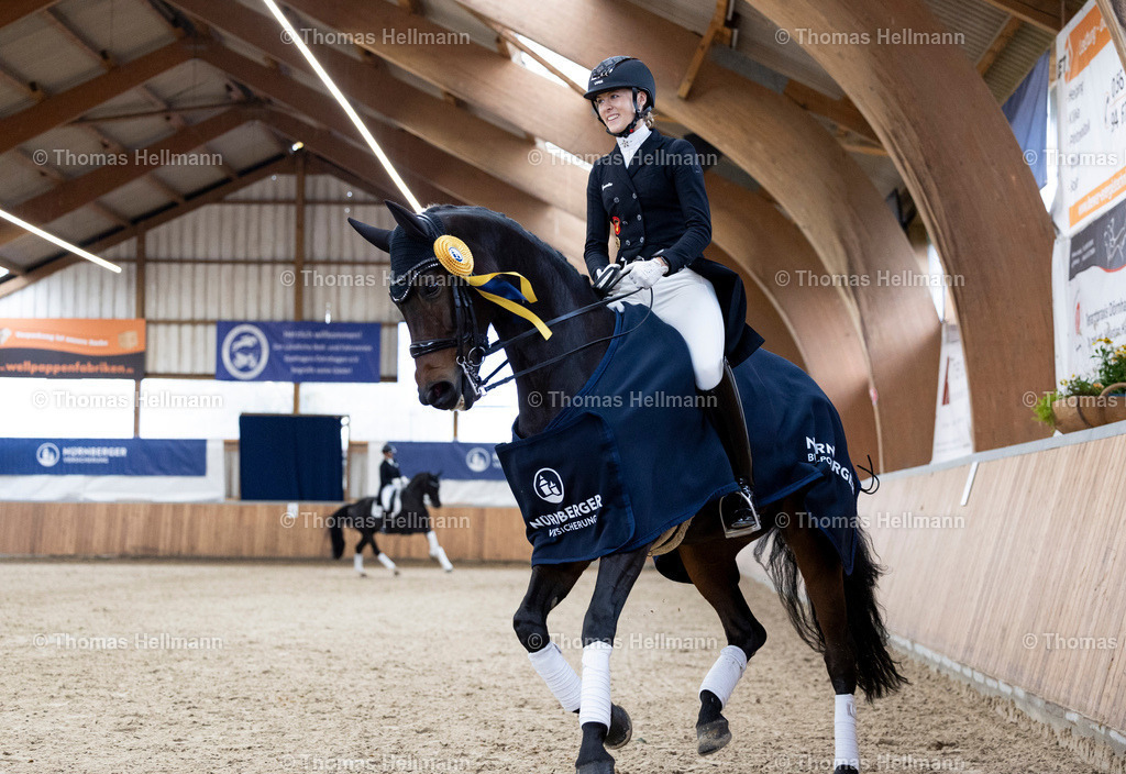TH_210 Greta Busacker (GER)_ Frieda NRW_32587 | 210 Greta Busacker&nbsp;(GER), Frieda NRW beim Reitturnier Guxhagen-Dörnhagen 2025 am 12.10.25 in Dörnhagen, Reit- u. Fahrverein
