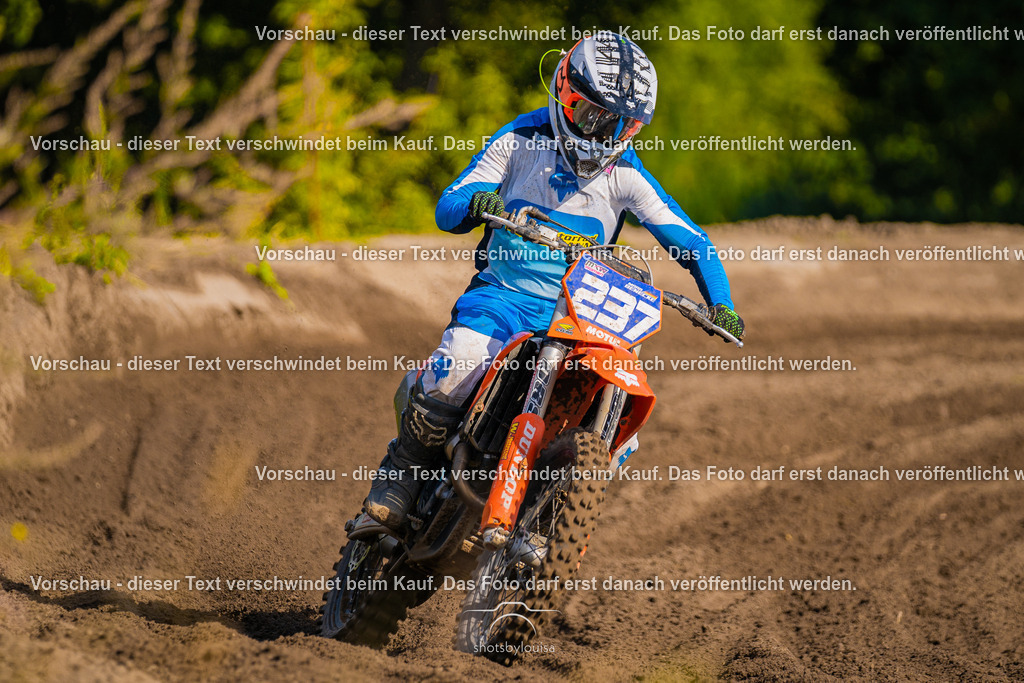 09_20_LM_Schenkenhorst-8171 | Sportfotografin aus Berlin-Brandenburg mit Fokus auf Motocross. Ich halte deine sportliche Leistung und echte Emotionen auf und neben der Strecke professionell fest. Entdecke die Fotos von deinem Rennen und bestelle sie direkt hier im Shop.