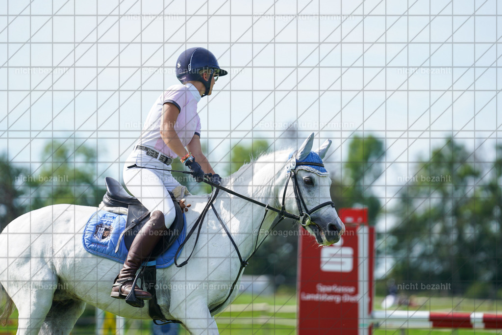 20230917-FAH09583 | Landsberg am Lech, 2023, Kaufbeuren, Kempten, Allgäu, Turnierfotografen Bayern, Fotoagentur Herrmann, Turnierbilder, Reitsport Fotos, Pferdefotograf, Augsburg, Bad Tölz, Dachau, Karlsfeld, Memmingen, Buchloe, Schwabmünchen