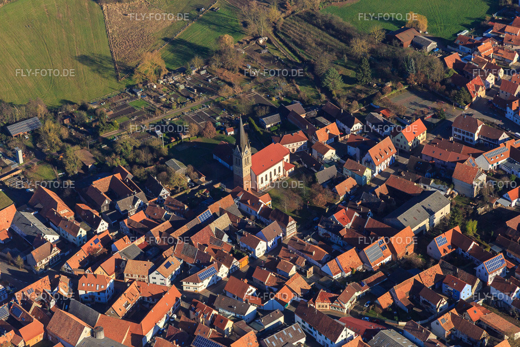 Kirchstraße und St. Martin | Luftbild: Kirchstraße und St. Martin in Steinweiler im Bundesland Rheinland-Pfalz in Deutschland. Foto: IMG_095869.jpg vom 03.12.2016 durch Werner Riehm/FLY-FOTO.de - Realisiert mit Pictrs.com