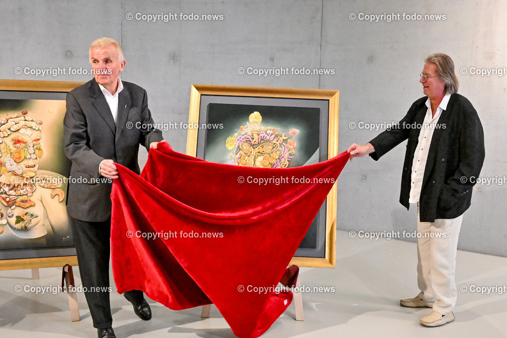 Asten_ Paneum_ Enthuellung Kunstwerke_ 26.09.2023-11 | 26.09.2023, Asten, AUT, Enthuellung Kunstwerke, Bread-Head und Sweet-Head im Bild Peter Augendopler (Gruender des PANEUM und backaldrin-Inhaber) und René Marcel Riviére (Kuenstler, Maler)




