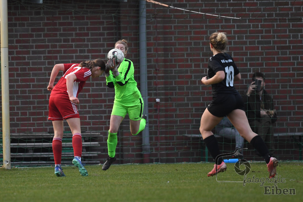 SG am Meer-SpVG Aurich U20 | Bezirksliga Frauen Nord; SG am Meer (schwarz)-SpVG Aurich U20 (rot) am 23.03.2025; in Gristede (Fehrenkampstr. 2a), Photo: Philip Eiben 2025 - Realisiert mit Pictrs.com