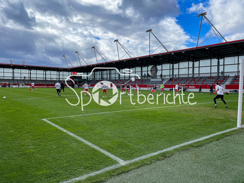 FC Bayern Muenchen U19 - FC Augsburg U19 | Der FC Bayern Campus ist Gastgeber fuer das A-Junioren Bundesligaspiel zwischen dem FC Bayern und dem FC Augsburg