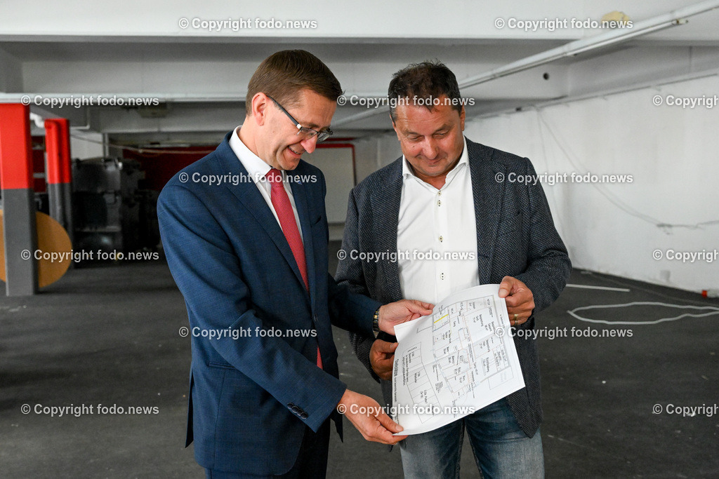 Pressekonferenz LR Markus Achleitner (VP)_ Neues Aktionsprogramm zur Orts- und Stadtkernbelebung in Ooe_ 08.05.2023-30 | 08.05.2023, Perg, AUT, Pressekonferenz LR Markus Achleitner (VP), Neues Aktionsprogramm zur Orts- und Stadtkernbelebung in Ooe, im Bild LR Markus Achleitner (VP), Labg. Anton Foschauer (VP, Bgm. Perg)