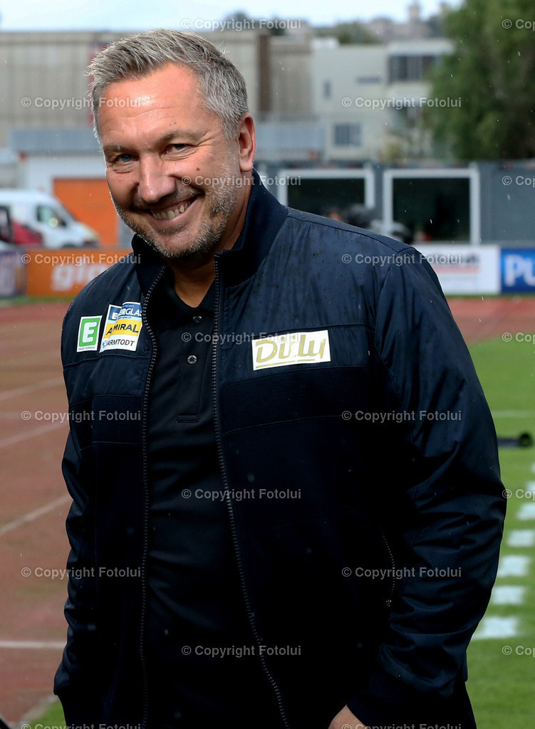 A_LUI_05102024-0015 | SPORT FUSSBALL ADMIRAL BUNDESLIGA RZ PELLETS WAC-TSV HARTBERG 05.10.2024 IM BILD: TRAINER MANFRED SCHMIED (HARTBERG) FOTO:FOTOLUI/MW