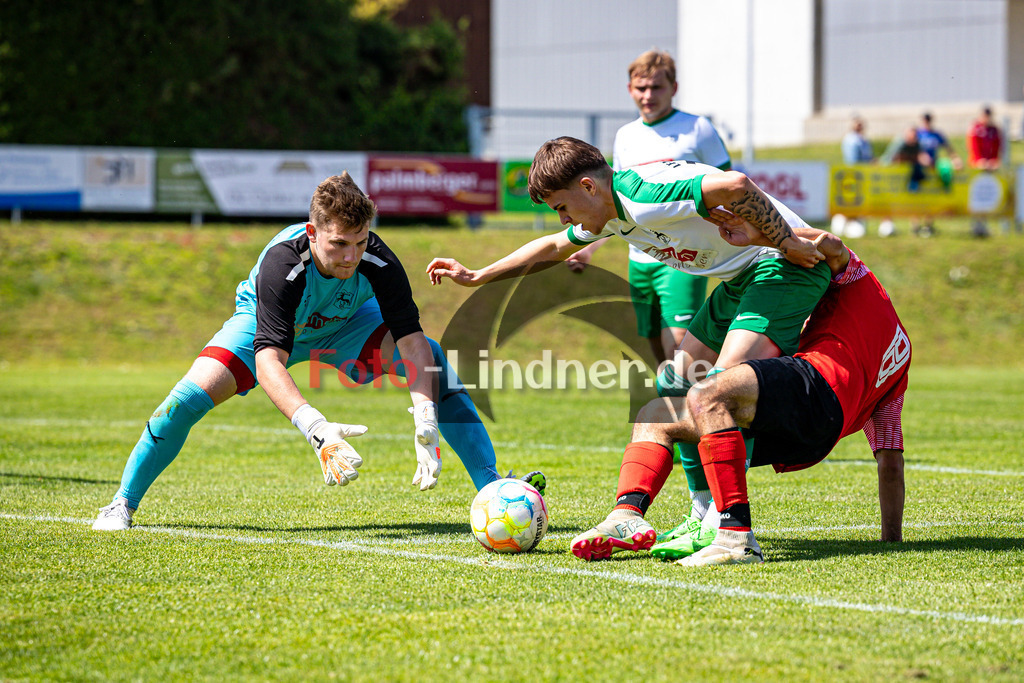 TSV Peißenberg vs Lenggrieser SC | Abstiegs Qualifikationsrunde Kreisliga Gruppe C, TSV Peißenberg vs Lenggrieser SC, 20240504,
Kampf an der Linie,
2024-05-04 in Peißenberg (Sportplatz Peißenberg)
Maxi KLEIM (LSC Goalie 1), Elias STARA (LSC 14), Dennis MULAJ (TSVP 8)
Copyright: WolfgangxLindner www.foto-lindner.de