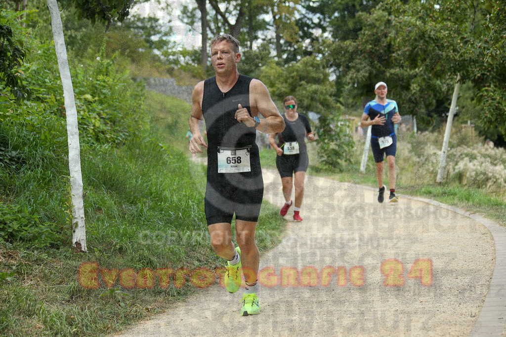 250824_1428_EX1_6322 | Sportfotografie im Rhein-Sieg Kreis, Köln, Bonn, NRW, Rheinland Pfalz, Hessen, etc. Unser Tätigkeitsfeld umfasst den Laufsport vom Volkslauf über den Marathon, Duathlon, Triathon bis zum Ultralauf wie Kölnpfad Ultra oder Schindertrail.