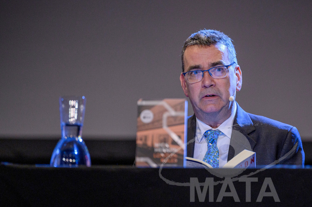 _DWA5366 | Mick Herron bei der lit.Cologne 2023 Veranstaltung 'Mick Herron erklärt die London Rules' im Ostermann-Saal. Köln, 08.03.2023 - Realisiert mit Pictrs.com