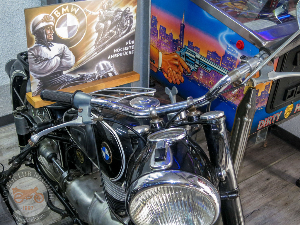 MopedmuseumNeumühl_151023_040 | Bildergalerie von Sport-Ereignissen aber auch von weiteren spannenden Dingen - nicht nur vom Niederrhein. In Anlehnung an den bekannten Spruch von Hanns Dieter Hüsch heißt das Motto: "Niederrhein ist überall".  - Realisiert mit Pictrs.com
