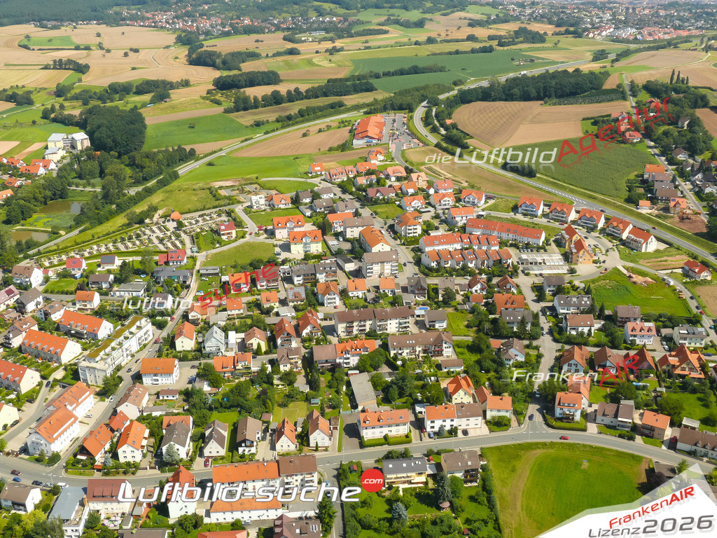 Die Luftaufnahme der Stadt Stegaurach wurde vom UL-Flugzeug heraus erstellt ( keine Drohne )- hohe Auflösung für beste Qualität