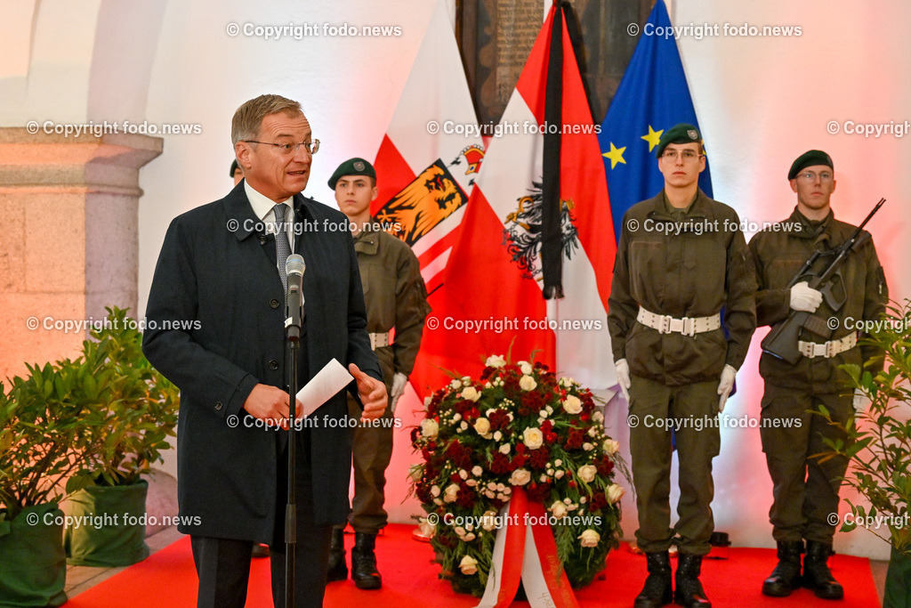 Landhaus Linz_ Kranzniederlegung 2023_ 02.11.2023-8 | 02.11.2023, Landhaus Linz AUT, Promenade, Kranzniederlegung 2023 zum Gedenken all jener, die in der Vergangenheit für Oberoesterreich Verantwortung getragen haben, im Bild LH Thomas Stelzer (VP)