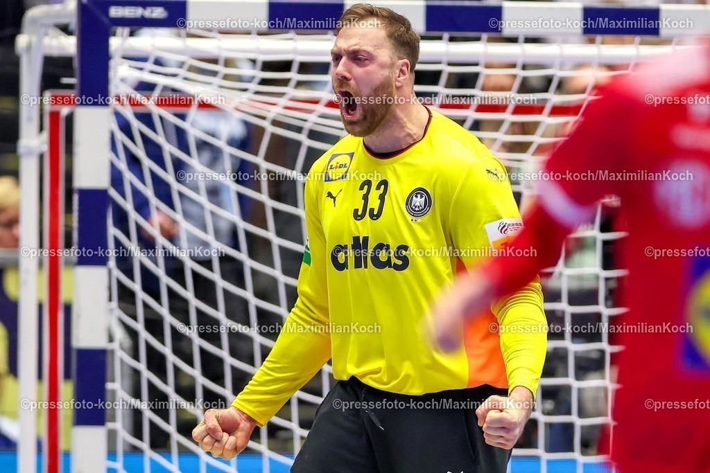 EHF15012602170 | 15.01.2026, Handball, Men's EHF EURO 2026, Deutschland - Österreich, Jyske Bank Boxen in Herning, Dänemark, Preliminary Round:  Andreas Wolff (Germany #33) jubelnd