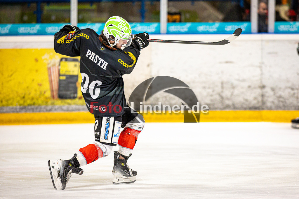 EHC Königsbrunn PINGUINE gegen TSV Peißenberg MINERS | Eishockey Bayernliga Herren Playoffs Viertelfinale 2024/25 - Spiel 1 von 7, EHC Königsbrunn PINGUINE gegen TSV Peißenberg MINERS, 20250207,Lynnden PASTACHAK (MINERS 96) in Aktion,2025-02-07 in Peißenberg (Eisstadion Peißenberg)Lynnden PASTACHAK (MINERS 96)Copyright: WolfgangxLindner foto-lindner.de