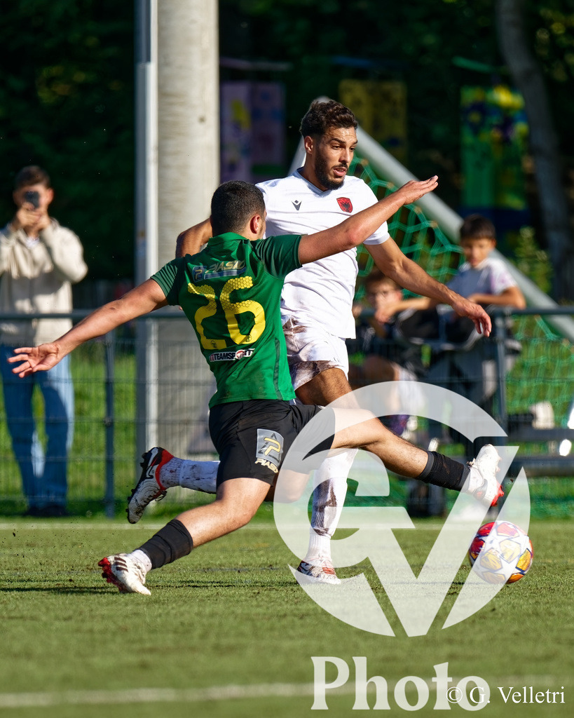2eme ligue - FC Veyrier - FC Kosova |  durant le match de 2eme ligue entre FC Veyrier et FC Kosova au Stade du Grand-Donzel à Veyrier, Suisse