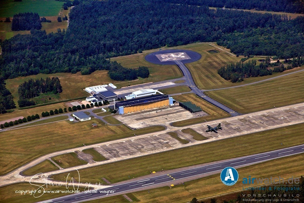fliegerhorst-hohn-airwatch-wagner_MG_0875 | Entdecken Sie atemberaubende Luftbilder und Fotografien auf airwatch.de - Tauchen Sie ein in eine Welt voller faszinierender Aufnahmen aus der Vogelperspektive.