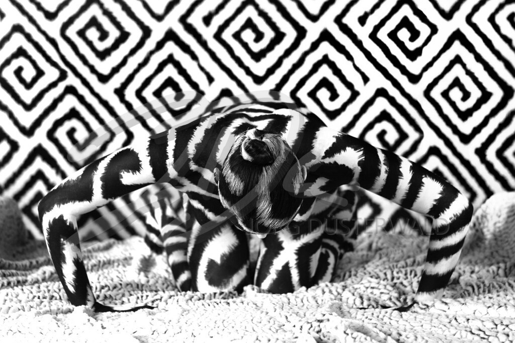 Bodypainting-GRAPHIC_9838b | #002 | Modell: Katey | Foto: Uwe Schmida - Realisiert mit Pictrs.com