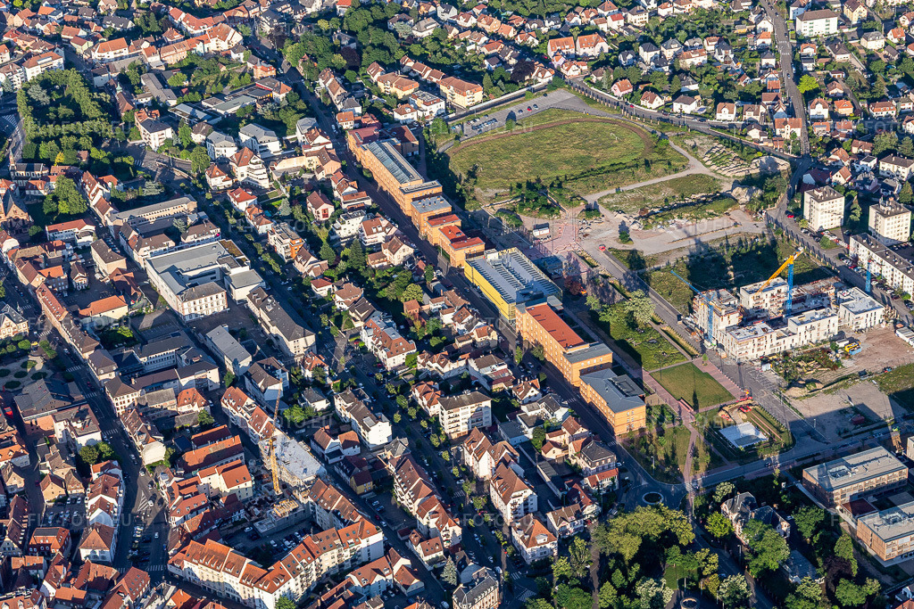 Vue aérienne: Vue de la ville à le quartier Metzgerhof Krausenhof in Hagenau dans le département Bas Rhin, France – .Photo: IMG_115477.jpg prise le 16/06/2019 par Werner Riehm/FLY-FOTO.eu – Résolution de l'original: 5212 x 3475 px