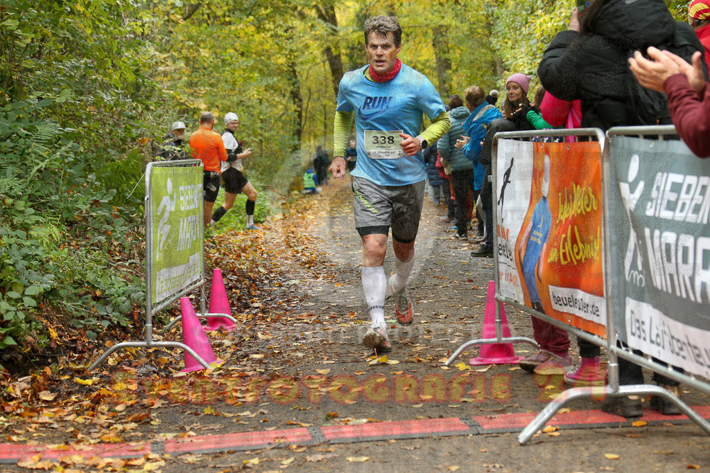 251026_1232_EX1_0606 | Sportfotografie im Rhein-Sieg Kreis, Köln, Bonn, NRW, Rheinland Pfalz, Hessen, etc. Unser Tätigkeitsfeld umfasst den Laufsport vom Volkslauf über den Marathon, Duathlon, Triathon bis zum Ultralauf wie Kölnpfad Ultra oder Schindertrail.